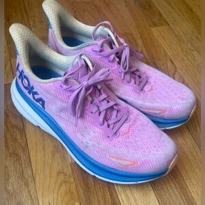 Hoka Womens 10.5 Clifton 9s - Sweet Lilac & Cyclamen